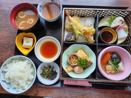 ゆの里レストラン　「松花堂弁当」の写真