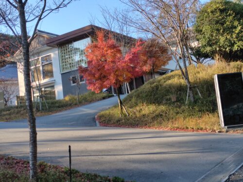 特別講演会会場の三井寺事務所の外観