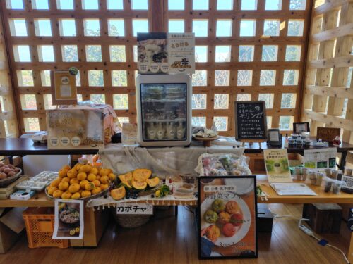 物販コーナーに並んだ商品。