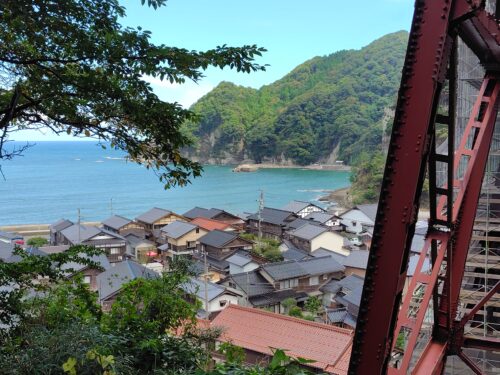空の駅から、下山途中の眺めの写真。